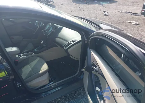 2014 Ford Focus Se z USA, uszkodzony, nr VIN 1FADP3K2XEL285282